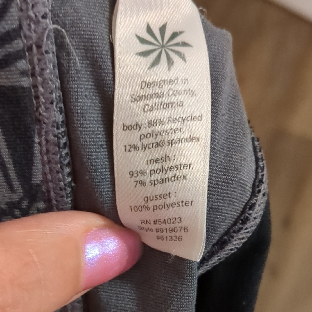 Patterned Athleta Crops - image 4